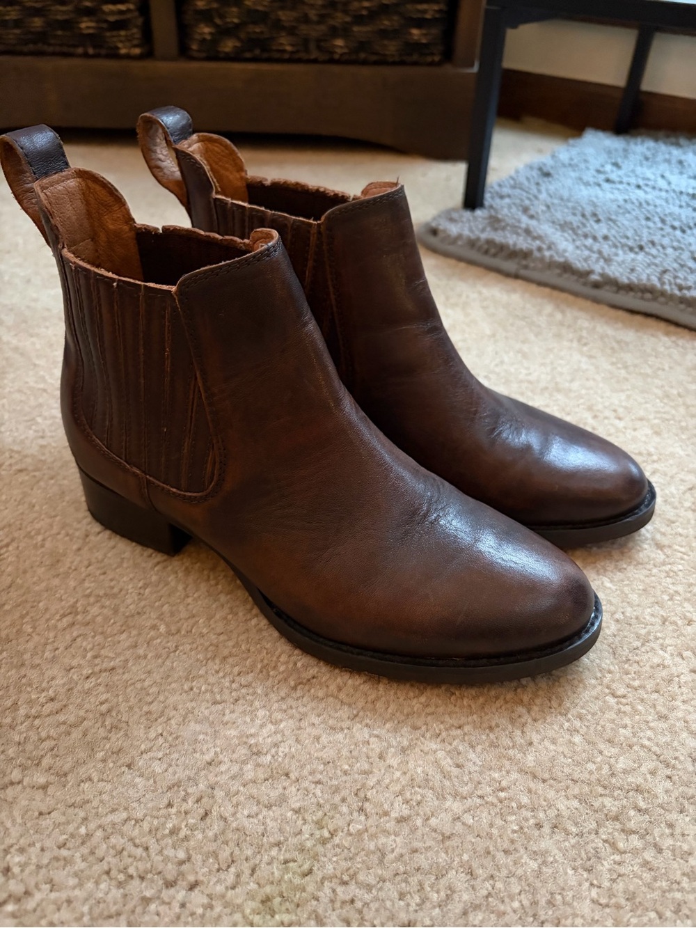 Ariat Brown Leather Chelsea boots women’s size 7